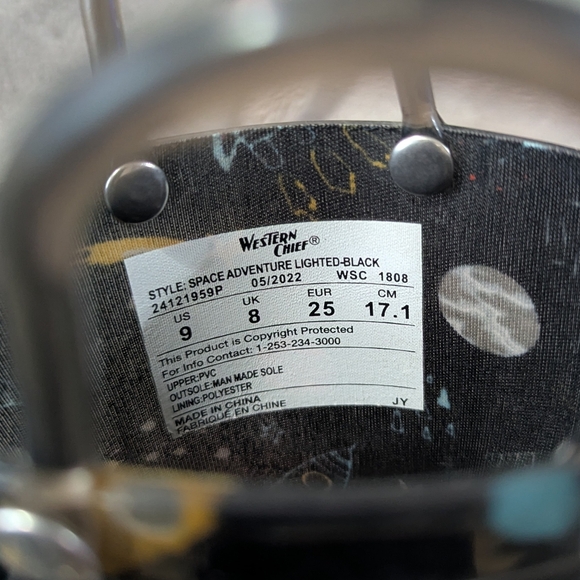 Light Up Rain Boots - Picture 6 of 7